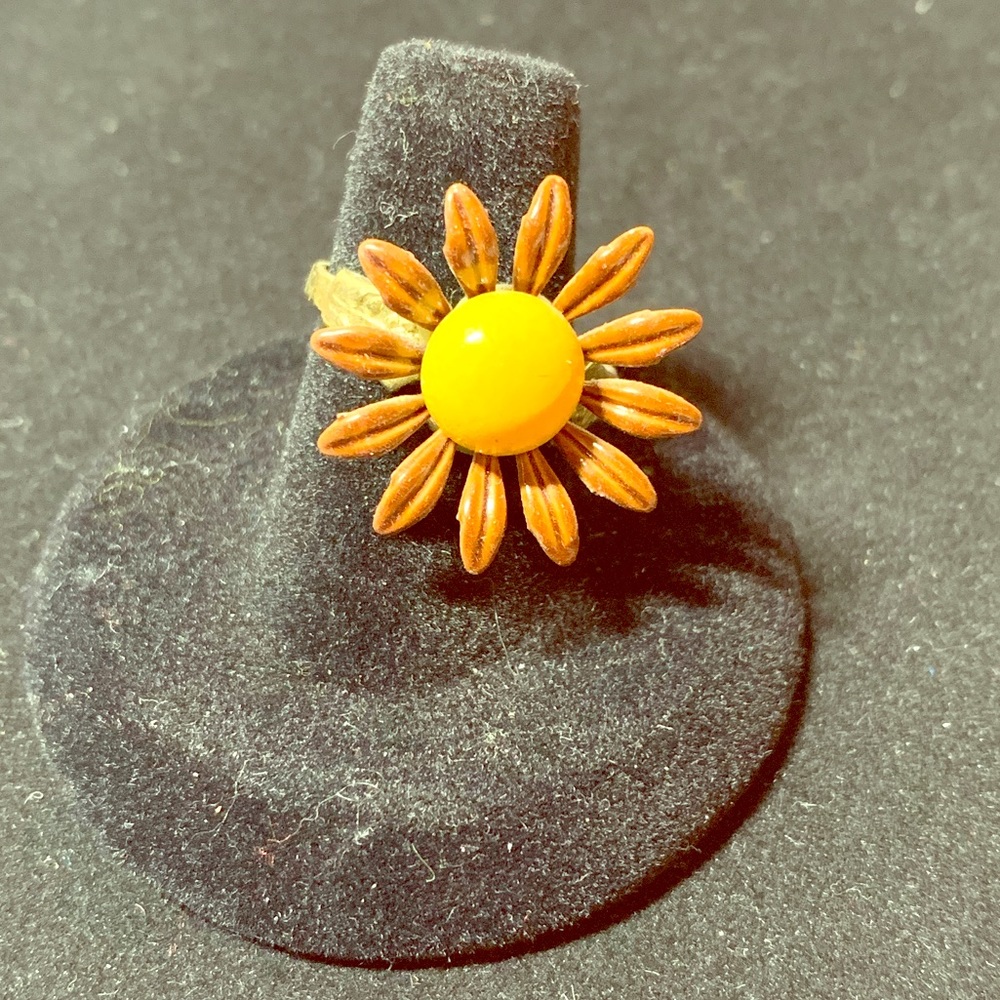 Enamel vintage flower ring